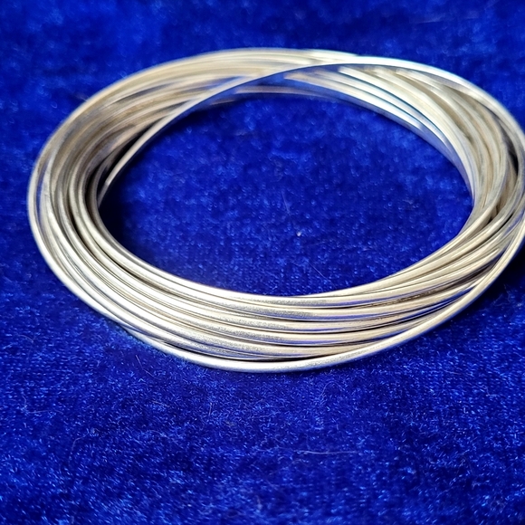 Silpada 21 Ring Bangle Salute Interlocking Rings 925, 98.grams - Picture 8 of 11